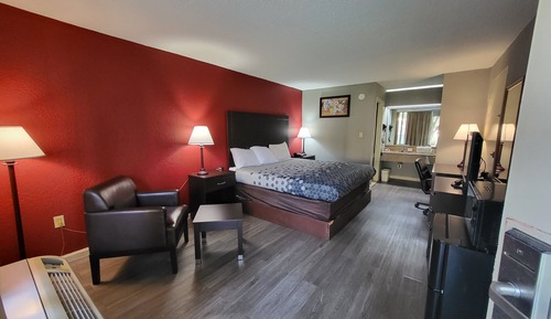 Zimmer, 1 King-Bett, barrierefrei, Nichtraucher (Accessible Tub)