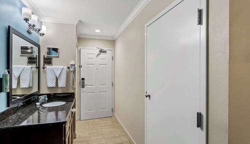 Standardzimmer, 1 King-Bett und Schlafsofa, Nichtraucher, Kühlschrank und Mikrowelle (with Sofabed)