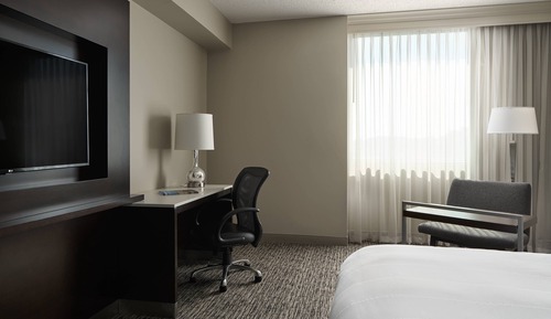 Zimmer, 1 King-Bett, Nichtraucher (Mobility/Hearing Access, Roll-in Shwr)