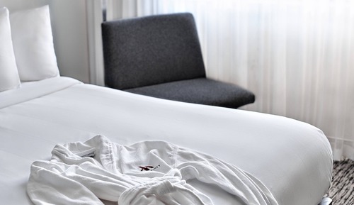 Zimmer, 1 King-Bett und Schlafsofa, Nichtraucher (Hearing Accessible)