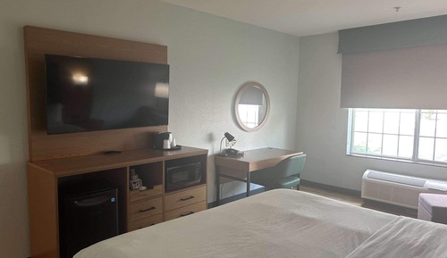 Familien-Suite, 1 King-Bett, barrierefrei, Nichtraucher (Mobility, Bathtub w/Grab Bars)