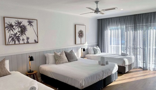Standardzimmer, Mehrere Betten, Nichtraucher, Poolblick