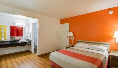 Deluxe-Zimmer, 1 Queen-Bett, Nichtraucher, Kühlschrank und Mikrowelle