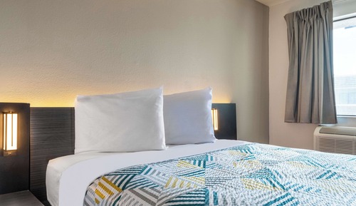 Deluxe-Zimmer, 1 Queen-Bett, Nichtraucher, Kühlschrank und Mikrowelle