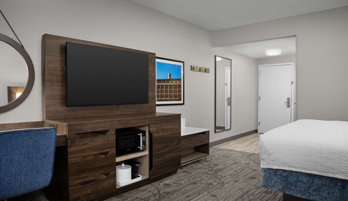 Zimmer, 1 King-Bett, barrierefrei (Mobility/Hearing, Roll-in Shower)