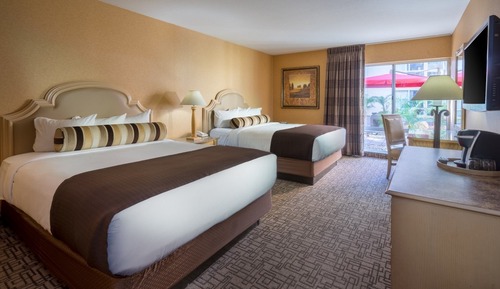 Zimmer, 2 Queen-Betten, Blick auf den Innenhof