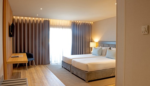 Doppel- oder Zweibettzimmer, 1 Doppelbett oder 2 Einzelbetten, Nichtraucher (Seaside Lateral View)