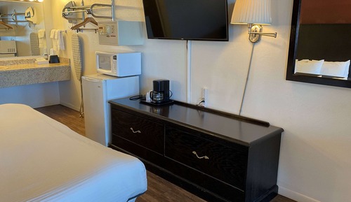 Zimmer, 1 King-Bett, Nichtraucher, Buchtblick (First Floor)