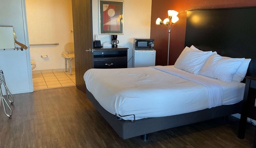 Zimmer, 1 Queen-Bett, barrierearm, Nichtraucher (First Floor, Bathtub w/Grab Bars)