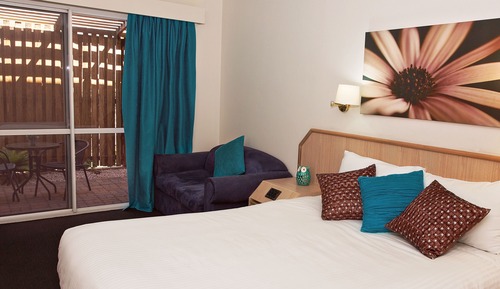 Comfort-Dreibettzimmer, Mehrere Betten, Blick auf den Innenhof, Erdgeschoss