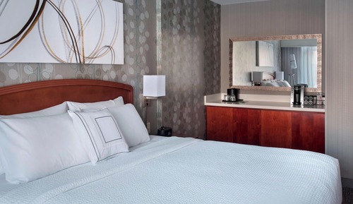 Zimmer, 1 King-Bett (Mobility/Hearing Access, Roll-in Shwr)