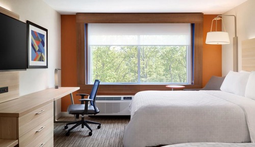 Standardzimmer, 2 Doppelbetten, barrierearme Badewanne, Nichtraucher (Communications)