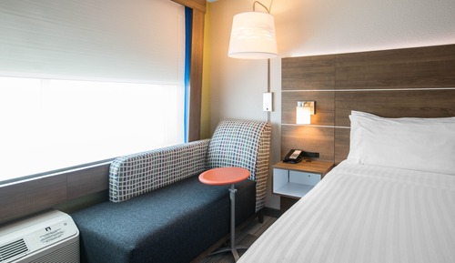 Standardzimmer, 1 King-Bett, rollstuhlgeeignete Dusche (Communications Accessible)