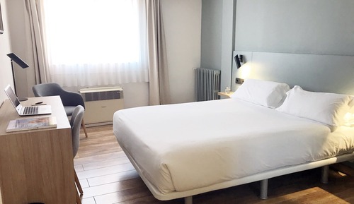 Standard-Doppel- oder -Zweibettzimmer