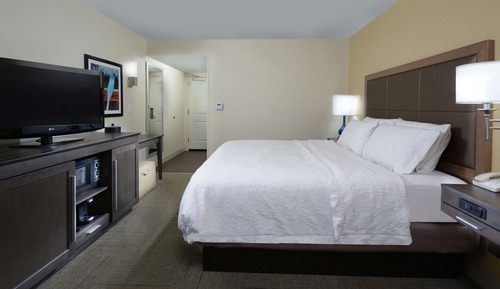 Zimmer, 1 King-Bett, Nichtraucher, Kühlschrank und Mikrowelle