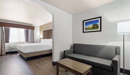 Suite, 1 King-Bett, barrierefrei, Badewanne (Larger Room)