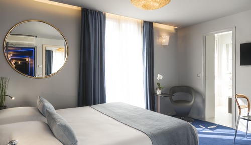 Superior-Doppel- oder -Zweibettzimmer