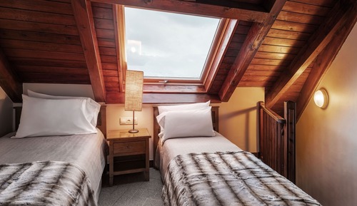 Familienzimmer (Occitania, with View, 3 Adults)