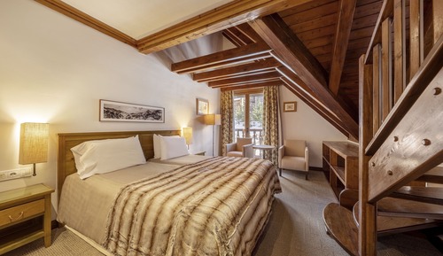 Familienzimmer (Occitania, with View, 4 Adults)