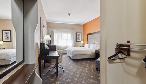 Suite, 1 King-Bett, barrierearm (Mobility, Accessible Tub)