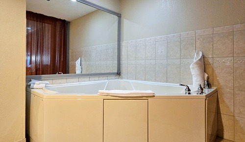 Suite, 1 King-Bett (Additional Living and Dining Area)