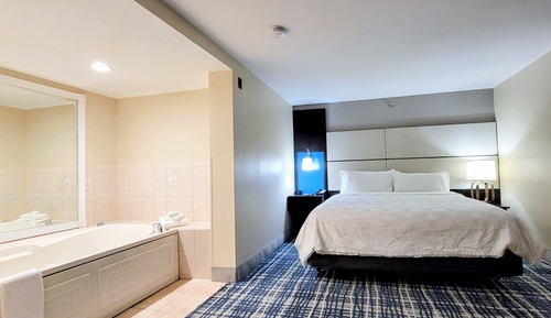 Suite, 1 King-Bett, barrierearme Badewanne (Additional Living Area)