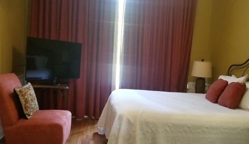 Signature Mason House Room, 1 Queen Bed, Non-Smoking (Pet Friendly-Room 22)