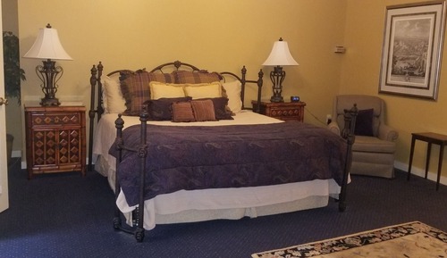 Deluxe Ground Floor King Suite, 1 King Bedroom, Non-Smoking (Room 18)