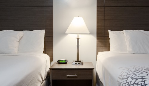 Zimmer, 2 Queen-Betten, Nichtraucher, Kühlschrank und Mikrowelle