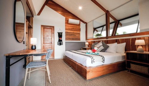 Standardzimmer, 1 King-Bett, Meerblick (Bungalow King Room with Surf Lessons)
