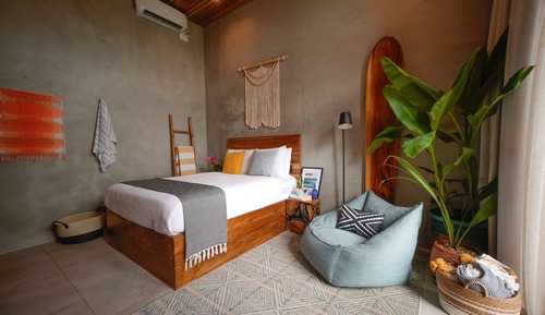 Standardzimmer, 1 Queen-Bett, Meerblick (Double Room with Surf Lessons)
