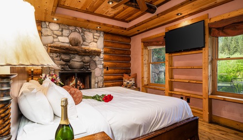 Deluxe-Suite, 1 King-Bett (Pondside)