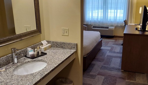 Standard Room, 1 King Bed, Accessible Not Ocean View