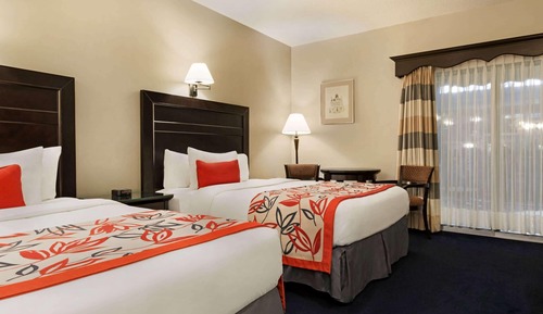 Zimmer, 2 Queen-Betten, Nichtraucher, Balkon (Interior Courtyard, Pet-friendly)