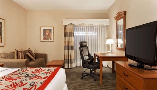 Business-Zimmer, 1 King-Bett, Nichtraucher, Balkon (Interior Courtyard, Stair Access Only)