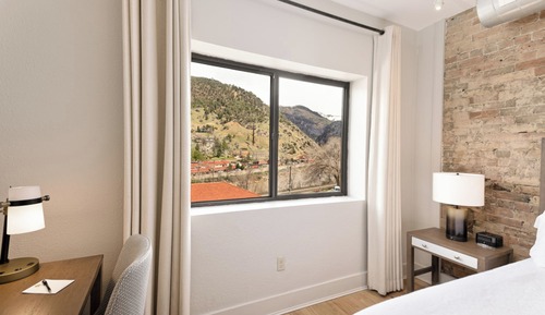 Zimmer, 1 King-Bett, Flussblick