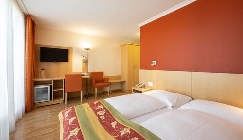 Standard-Doppel- oder -Zweibettzimmer