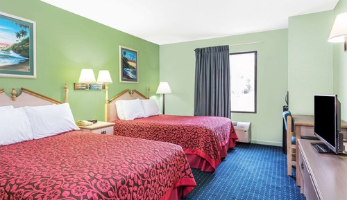 Zimmer, 2 Doppelbetten, barrierefrei