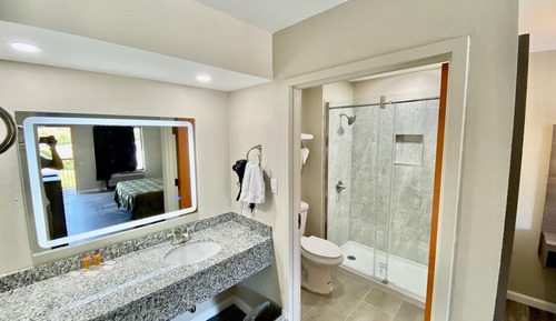 Basic-Zimmer, 1 Queen-Bett, barrierefrei, Raucher