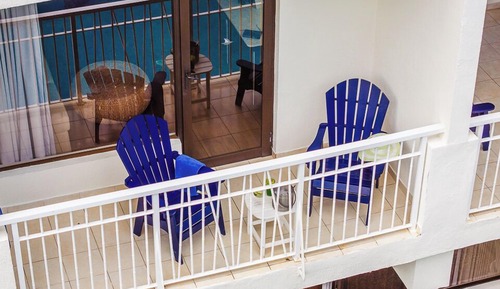 Zimmer, 2 Doppelbetten, Poolblick