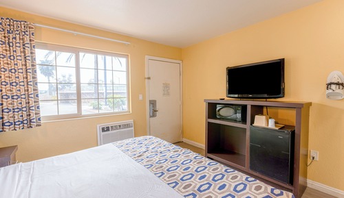 King Bed Accessible Non-Smoking