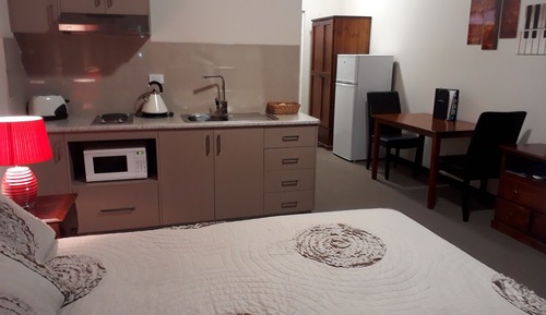 Premium-Zimmer, 1 Queen-Bett, Nichtraucher, Kochnische (Room 5 Queen Kitchenette)