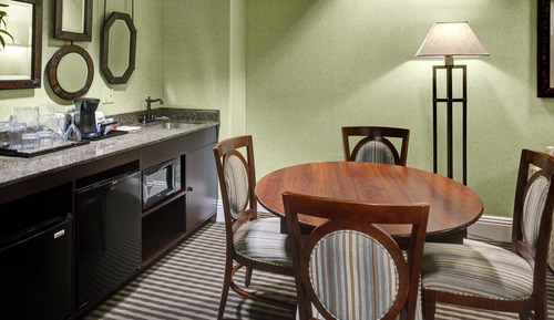 Suite, 1 King-Bett und Schlafsofa (Wet Bar)