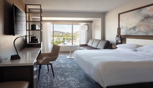 Zimmer, 1 King-Bett (Mobility/Hearing Access, Roll-In Shwr)