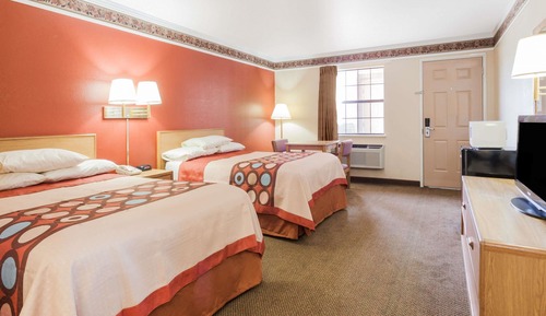 Zimmer, 2 Doppelbetten, Kühlschrank