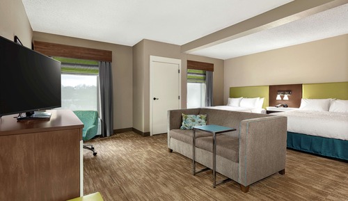 Zimmer, 2 Queen-Betten, barrierefrei, Badewanne