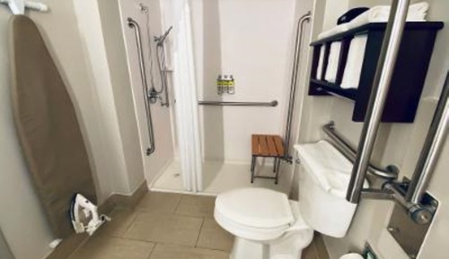 Standardzimmer, 1 King-Bett, barrierefrei (Communication Access, Roll-In Shower)