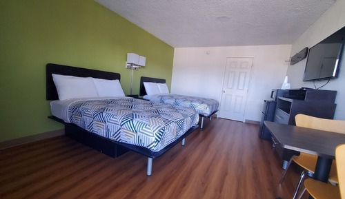Deluxe-Zimmer, 2 Doppelbetten, Nichtraucher, Kühlschrank und Mikrowelle
