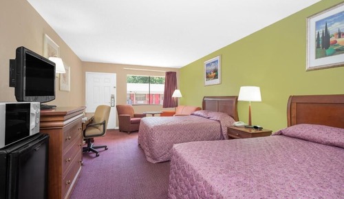 Zimmer, 2 Doppelbetten, Raucher, Kühlschrank und Mikrowelle