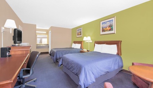 Zimmer, 2 Doppelbetten, Nichtraucher, Kühlschrank und Mikrowelle